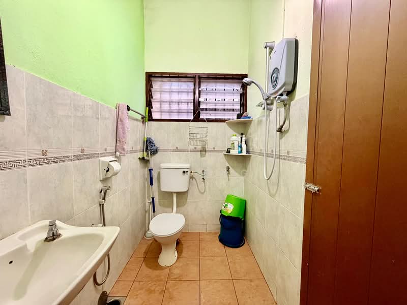 1-storey Terraced House for Sale in Taman Tun Dr Ismail (Kuala Lumpur) - Yin Peng . - Bathroom - PropertyGuru.com.my