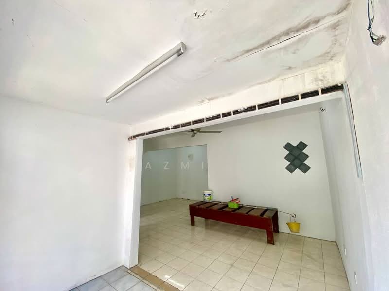 2-storey Terraced House for Sale in Taman Lestari Putra (Seri Kembangan) - Azmi . - Interior - PropertyGuru.com.my
