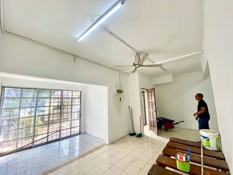 2-storey Terraced House for Sale in Taman Lestari Putra (Seri Kembangan) - Azmi . - Living Room - PropertyGuru.com.my