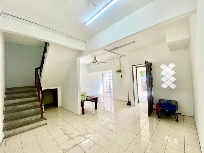 2-storey Terraced House for Sale in Taman Lestari Putra (Seri Kembangan) - Azmi . - Interior - PropertyGuru.com.my