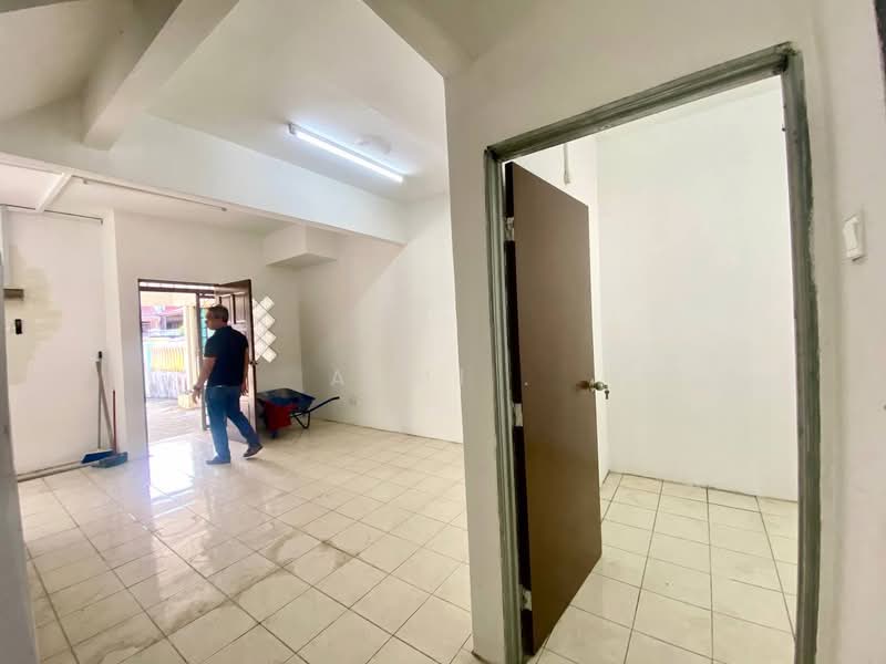 2-storey Terraced House for Sale in Taman Lestari Putra (Seri Kembangan) - Azmi . - Interior - PropertyGuru.com.my