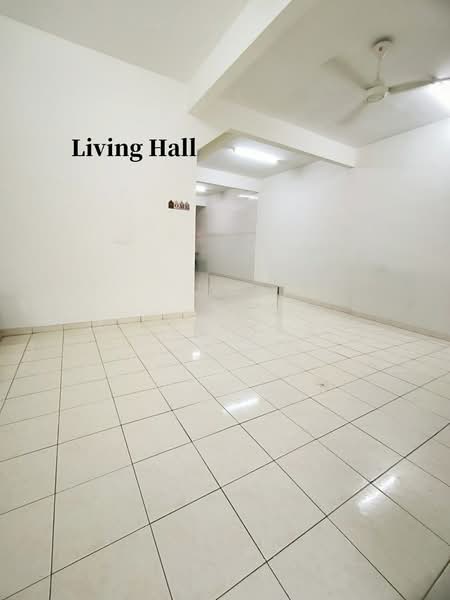 Rumah Teres 2 Tingkat untuk Dijual di Taman Desa Cemerlang (Ulu Tiram) - Iden Tan - Living Room - PropertyGuru.com.my