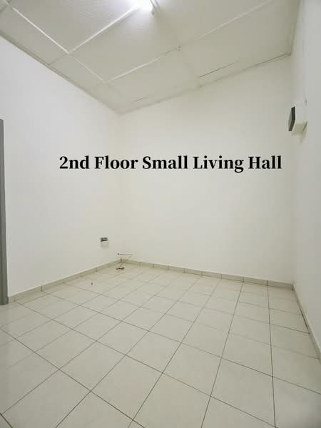 Rumah Teres 2 Tingkat untuk Dijual di Taman Desa Cemerlang (Ulu Tiram) - Iden Tan - Living Room - PropertyGuru.com.my