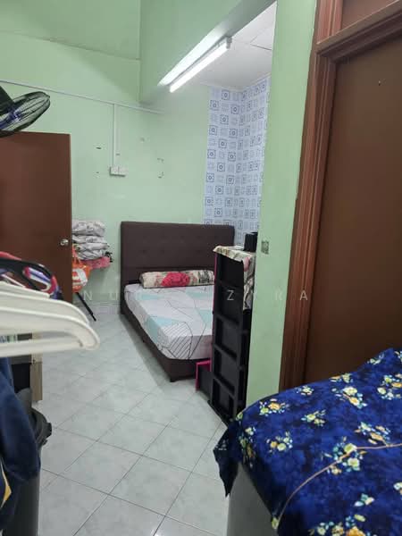 Rumah Teres 1 Tingkat untuk Dijual di Taman Semenyih Indah (Semenyih) - Nurul Zyra - Bedroom - PropertyGuru.com.my