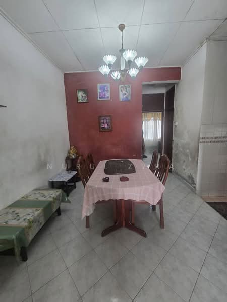 Rumah Teres 1 Tingkat untuk Dijual di Taman Semenyih Indah (Semenyih) - Nurul Zyra - Dining Room - PropertyGuru.com.my