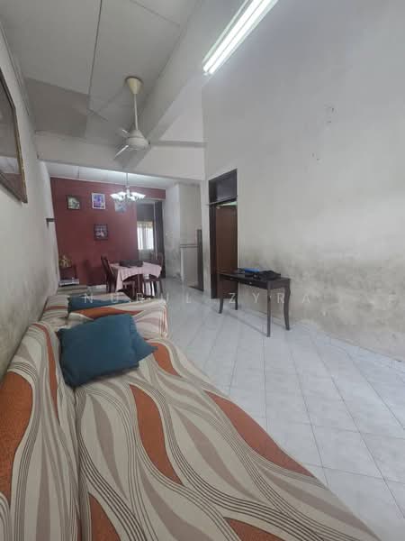 Rumah Teres 1 Tingkat untuk Dijual di Taman Semenyih Indah (Semenyih) - Nurul Zyra - Living Room - PropertyGuru.com.my