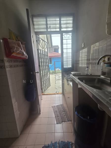 Rumah Teres 1 Tingkat untuk Dijual di Taman Semenyih Indah (Semenyih) - Nurul Zyra - Kitchen - PropertyGuru.com.my