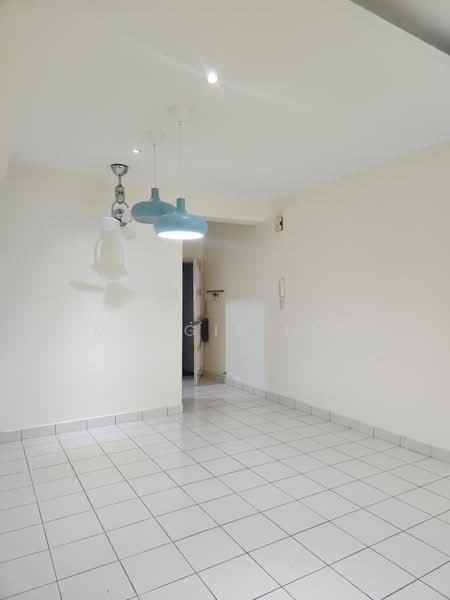 Pangsapuri untuk Dijual di Danga View Apartment - Maggie Lee - Living Room - PropertyGuru.com.my