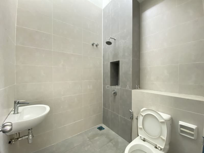 Rumah Teres 2.5 Tingkat untuk Dijual di Setia Utama (Setia Alam) - Adam Chan - Bathroom - PropertyGuru.com.my