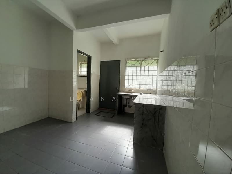 2-storey Terraced House for Rent in Taman Sri Sentosa (Klang) - Diana See - Kitchen - PropertyGuru.com.my