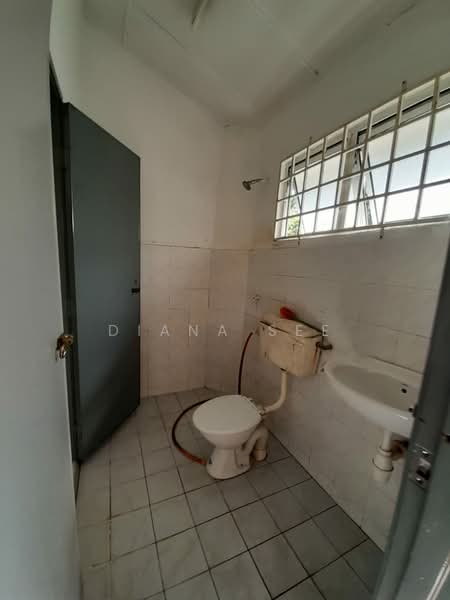 2-storey Terraced House for Rent in Taman Sri Sentosa (Klang) - Diana See - Bathroom - PropertyGuru.com.my