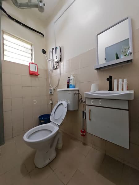 Apartment for Rent at Pangsapuri Kasuarina - Diana See - Bathroom - PropertyGuru.com.my