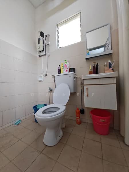 Apartment for Rent at Pangsapuri Kasuarina - Diana See - Bathroom - PropertyGuru.com.my