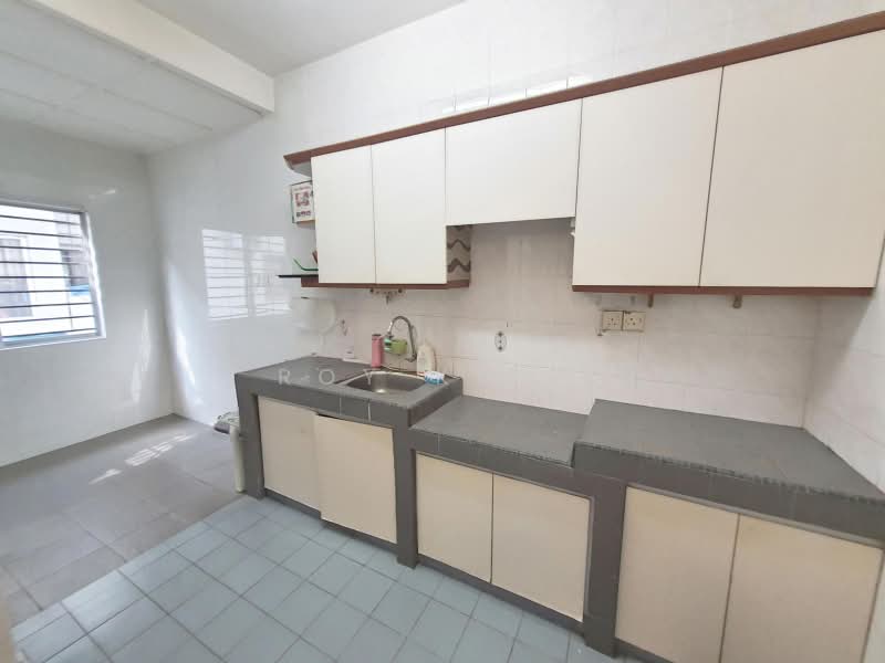 Terraced House for Sale in TAMAN PUCHONG UTAMA (Puchong) - Roy Kong - Kitchen - PropertyGuru.com.my