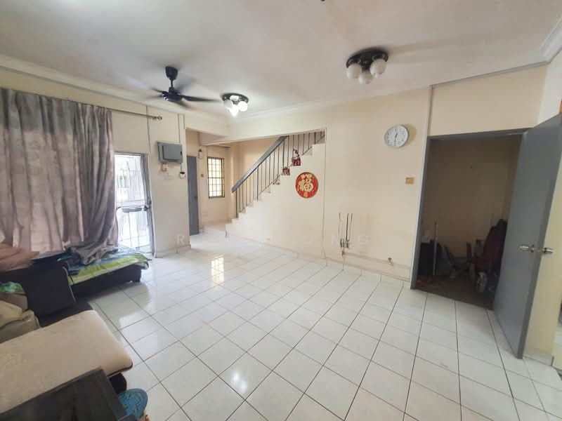 Terraced House for Sale in TAMAN PUCHONG UTAMA (Puchong) - Roy Kong - Living Room - PropertyGuru.com.my