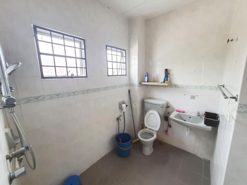 Terraced House for Sale in TAMAN PUCHONG UTAMA (Puchong) - Roy Kong - Bathroom - PropertyGuru.com.my