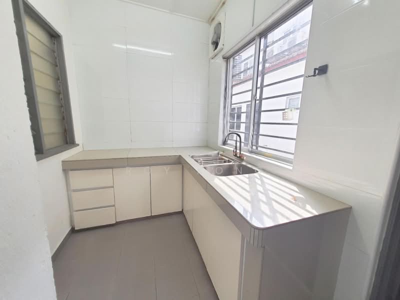 Terraced House for Sale in TAMAN PUCHONG UTAMA (Puchong) - Roy Kong - Kitchen - PropertyGuru.com.my