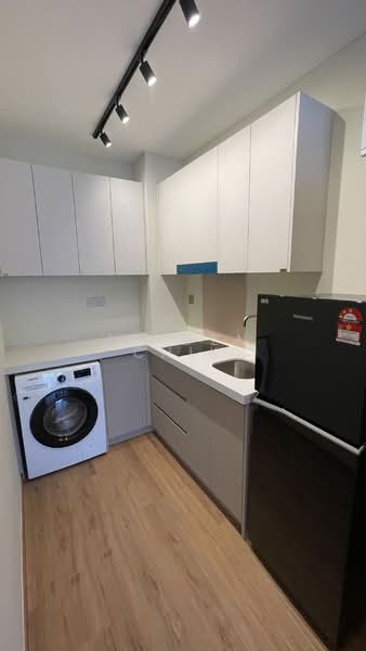 Servis Apartment untuk Disewa di Armani Raja Uda - Jayden Chik - Kitchen - PropertyGuru.com.my