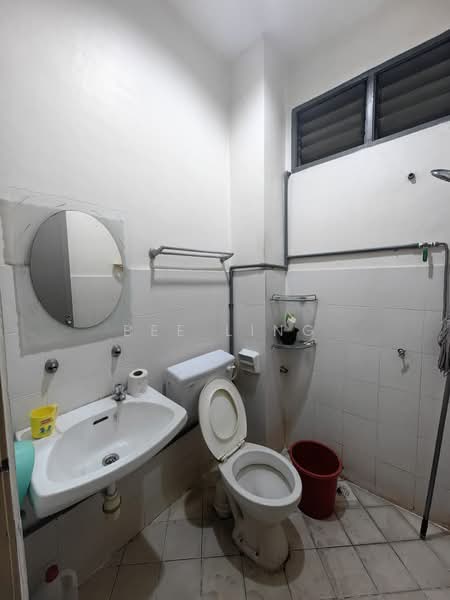 Apartment for Rent at Pangsapuri Seri Cemerlang - Bee Ling - Bathroom - PropertyGuru.com.my