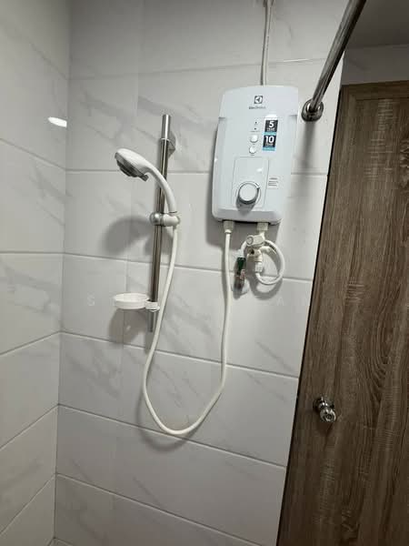 Service Residence for Rent at Country Garden Central Park - Serine Tan - Bathroom - PropertyGuru.com.my