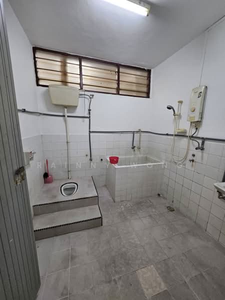 Terraced House for Rent in Island Glades (Jelutong) - Rainny Wong - Bathroom - PropertyGuru.com.my