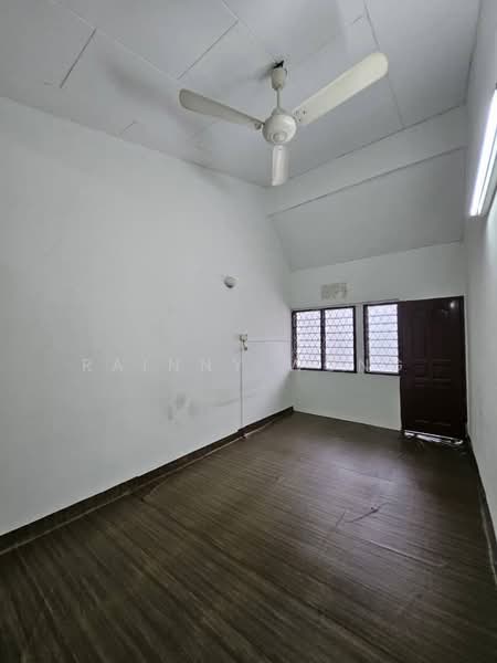 Terraced House for Rent in Island Glades (Jelutong) - Rainny Wong - Interior - PropertyGuru.com.my