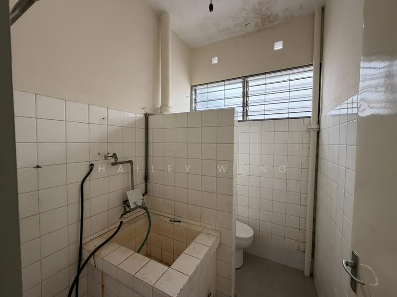 Tanah Komersial untuk Disewa di Gelugor (Penang) - Hailey Wong - Bathroom - PropertyGuru.com.my