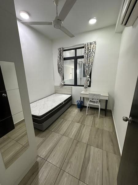 Kediaman Servis untuk Dijual di Kenwingston Square Garden - Alan Wan - Bedroom - PropertyGuru.com.my