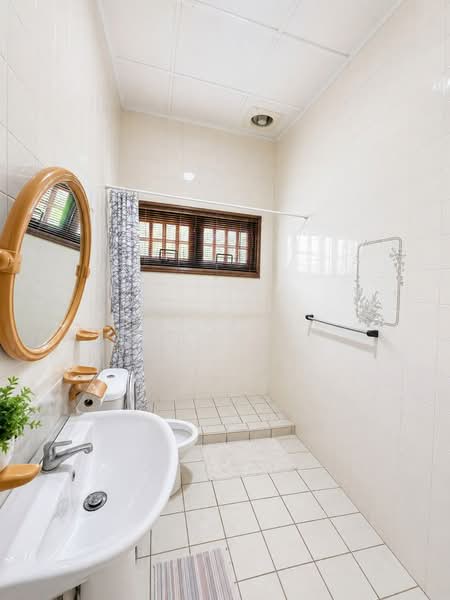 Bungalow for Sale in Taman Tanjung (Port Dickson) - Shafiq Muttalib - Bathroom - PropertyGuru.com.my