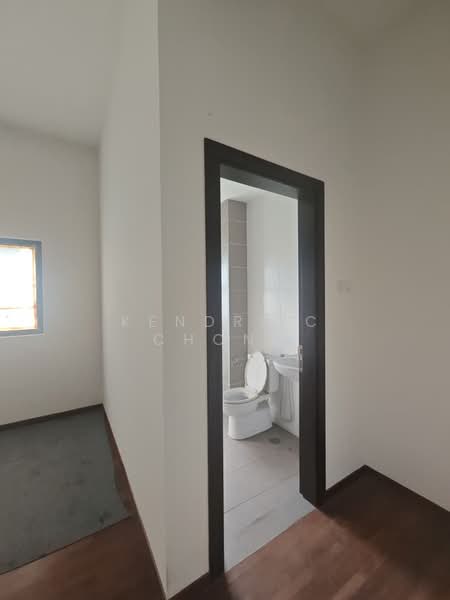 Semi-Detached House for Sale in Jade Hills (Kajang) - Kendriic Chong - Bathroom - PropertyGuru.com.my
