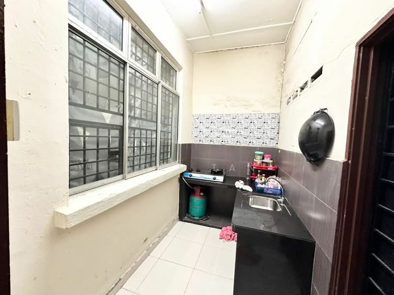 1-storey Terraced House for Sale in Taman Universiti (Skudai) - Iden Tan - Kitchen - PropertyGuru.com.my