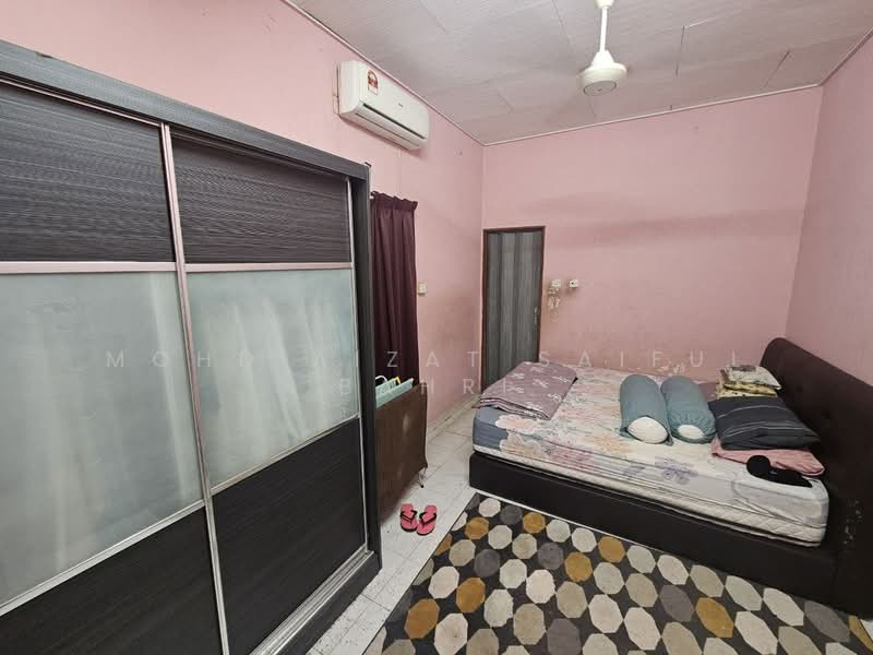 Bungalow for Sale in Kampung Melayu Ampang (Ampang) - Mohd Aizat Saiful Bahri - Bedroom - PropertyGuru.com.my