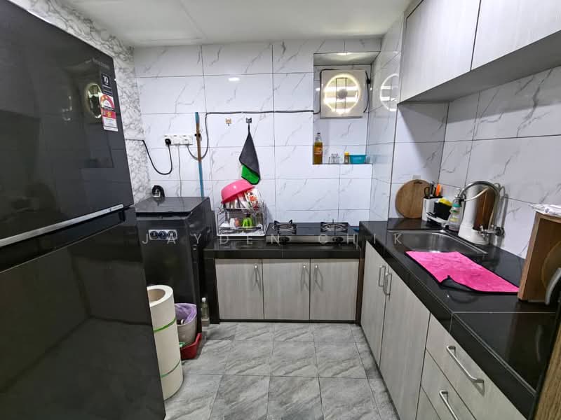 Flat for Sale at Desa Sri Puteri - Jayden Chik - Kitchen - PropertyGuru.com.my