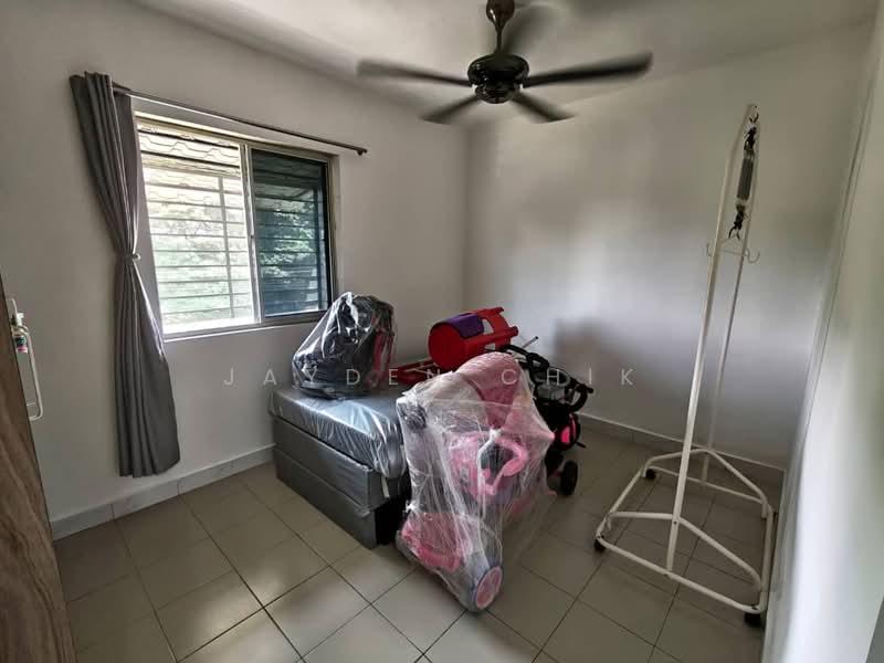 Flat for Sale at Desa Sri Puteri - Jayden Chik - Bedroom - PropertyGuru.com.my