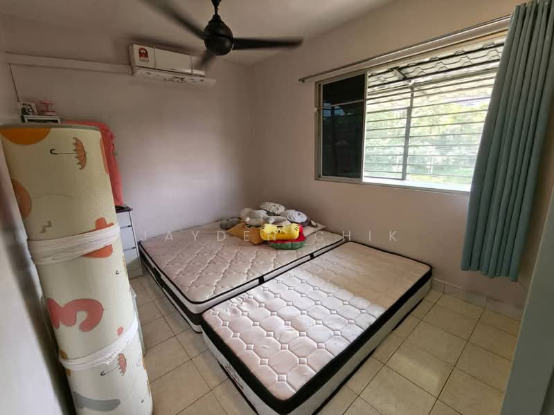 Flat for Sale at Desa Sri Puteri - Jayden Chik - Bedroom - PropertyGuru.com.my