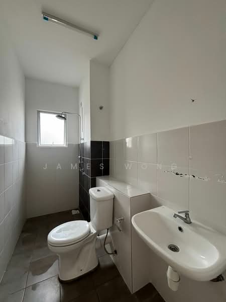 2-storey Terraced House for Rent in Iringan Bayu (Seremban) - James Wong - Bathroom - PropertyGuru.com.my