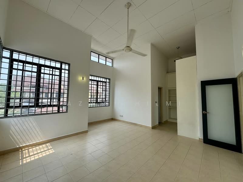 Terraced House for Sale in Bukit Jelutong (Shah Alam) - Hazwan Hilmi - Living Room - PropertyGuru.com.my