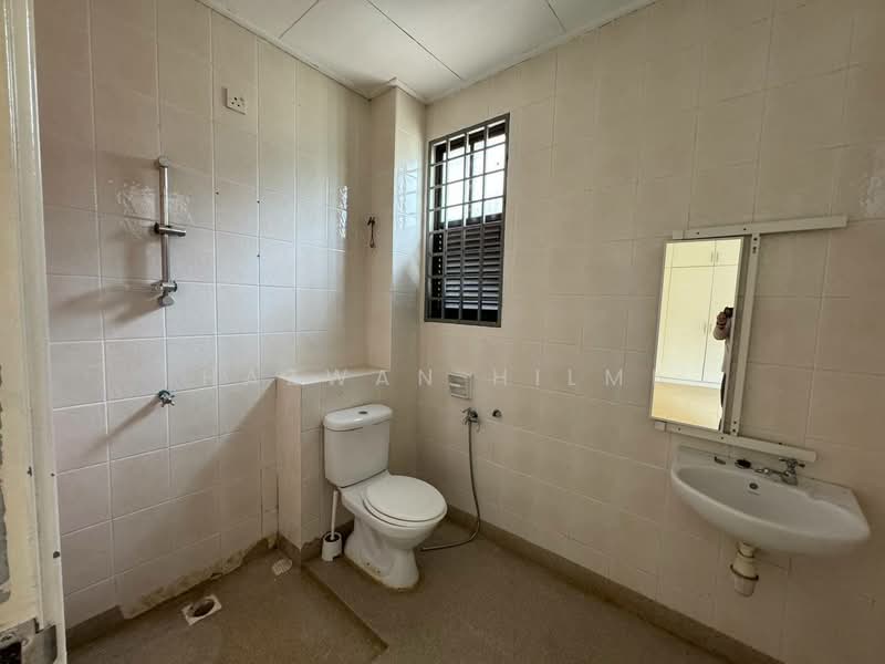Terraced House for Sale in Bukit Jelutong (Shah Alam) - Hazwan Hilmi - Bathroom - PropertyGuru.com.my
