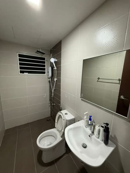 Condominium for Rent at Paraiso Residence @ The Earth - JJ Lim - Bathroom - PropertyGuru.com.my