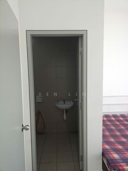 Servis Apartment untuk Disewa di SkyLake Residence - Yen Lim - Bathroom - PropertyGuru.com.my
