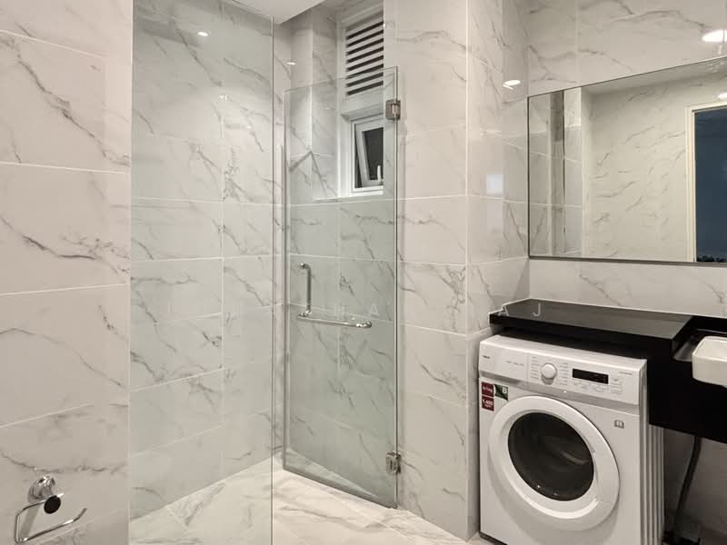 Service Residence for Rent at Met 1 Residences - Jonathan Raj - Bathroom - PropertyGuru.com.my