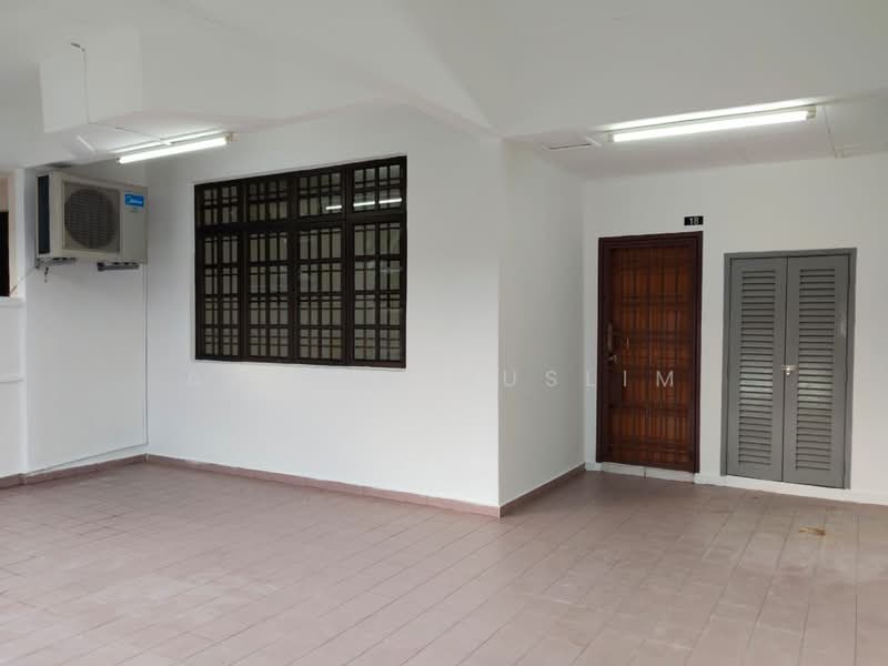 Rumah Teres 2 Tingkat untuk Dijual di Taman Tampoi Indah (Tampoi) - Azlina Muslim - Entrance - PropertyGuru.com.my