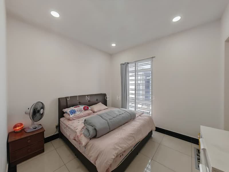 Rumah Kluster untuk Dijual di Setia Tropika (Johor Bahru) - Jin Chong - Bedroom - PropertyGuru.com.my