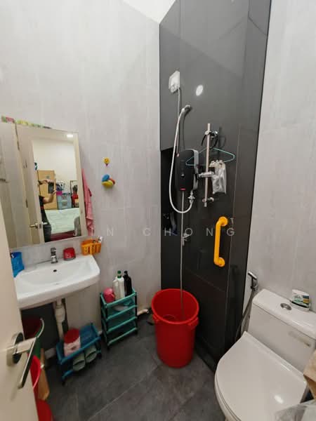 Rumah Kluster untuk Dijual di Setia Tropika (Johor Bahru) - Jin Chong - Bathroom - PropertyGuru.com.my