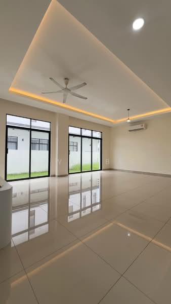 Rumah Berkembar untuk Dijual di Puncak Alam (Selangor) - Azwa Abas - Living Room - PropertyGuru.com.my