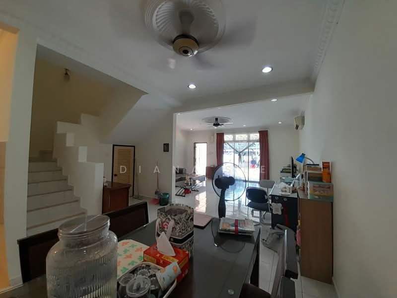 Rumah Teres 2 Tingkat untuk Dijual di Bandar Bukit Tinggi 2 (Klang) - Diana See - Living Room - PropertyGuru.com.my