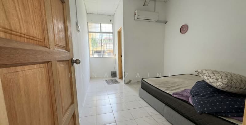 Rumah Teres untuk Dijual di Taman Politeknik (Telok Kemang) - Hana Zaini - Bedroom - PropertyGuru.com.my