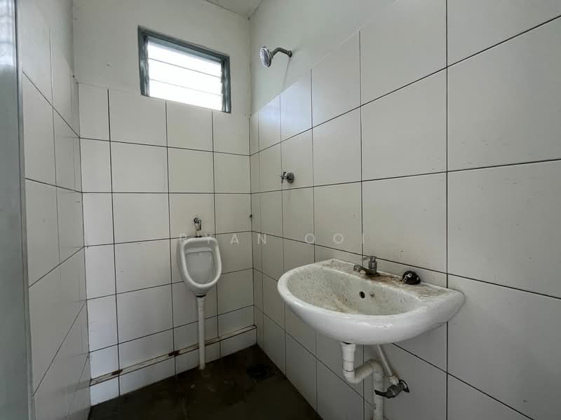 Warehouse for Rent in Mergong (Alor Setar) - Ryan Ooi - Bathroom - PropertyGuru.com.my
