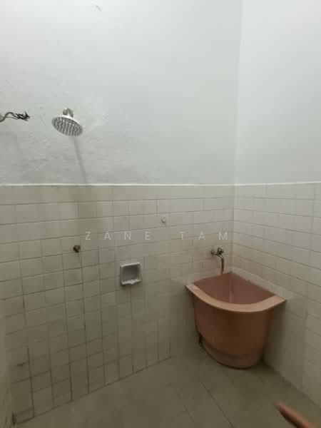 1-storey Terraced House for Rent in Taman Lip Sin (Sungai Dua) - Zane Tam - Bathroom - PropertyGuru.com.my