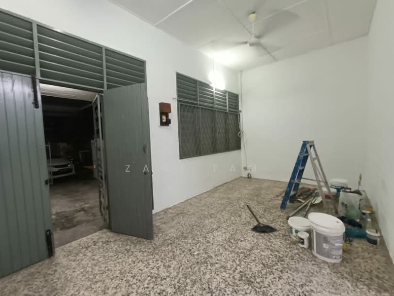 1-storey Terraced House for Rent in Taman Lip Sin (Sungai Dua) - Zane Tam - Entrance - PropertyGuru.com.my